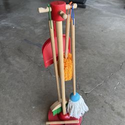 Melissa & Doug Wooden Cleaning Set