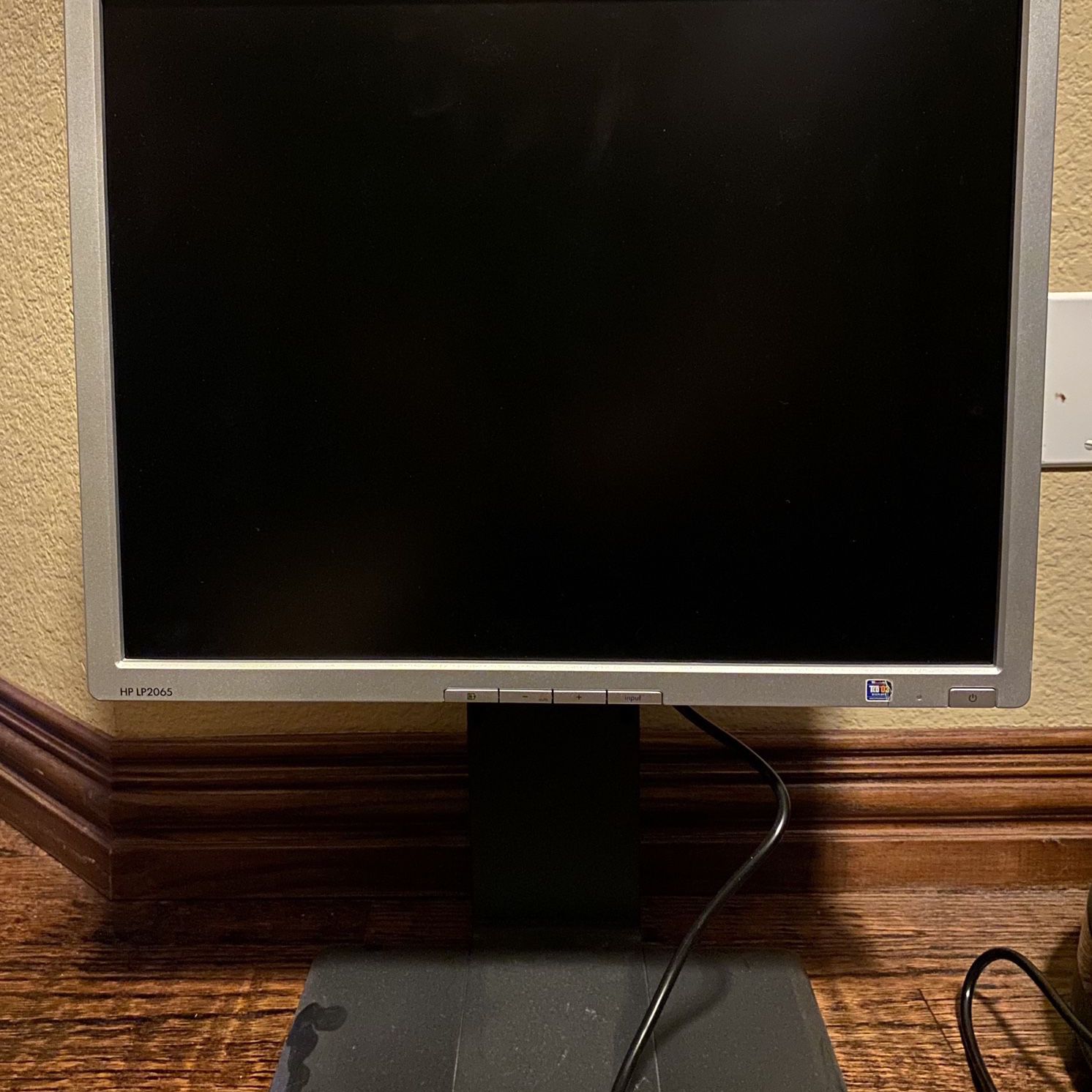 HP LP2065 1600 x 1200 Resolution 20" LCD Flat Panel Computer Monitor Display