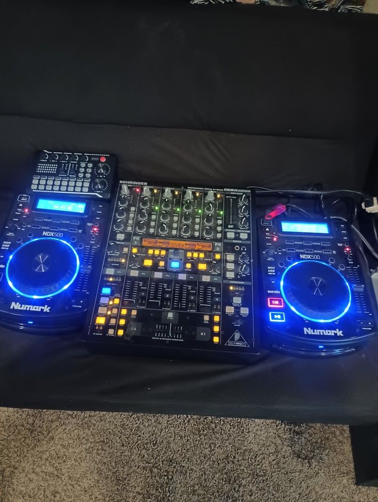Numark Mixer CD And USB Player's 