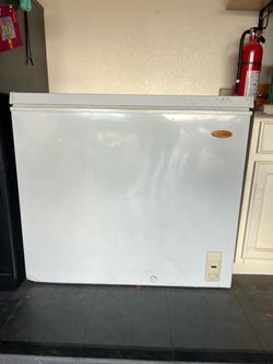 Holiday Chest Freezer White