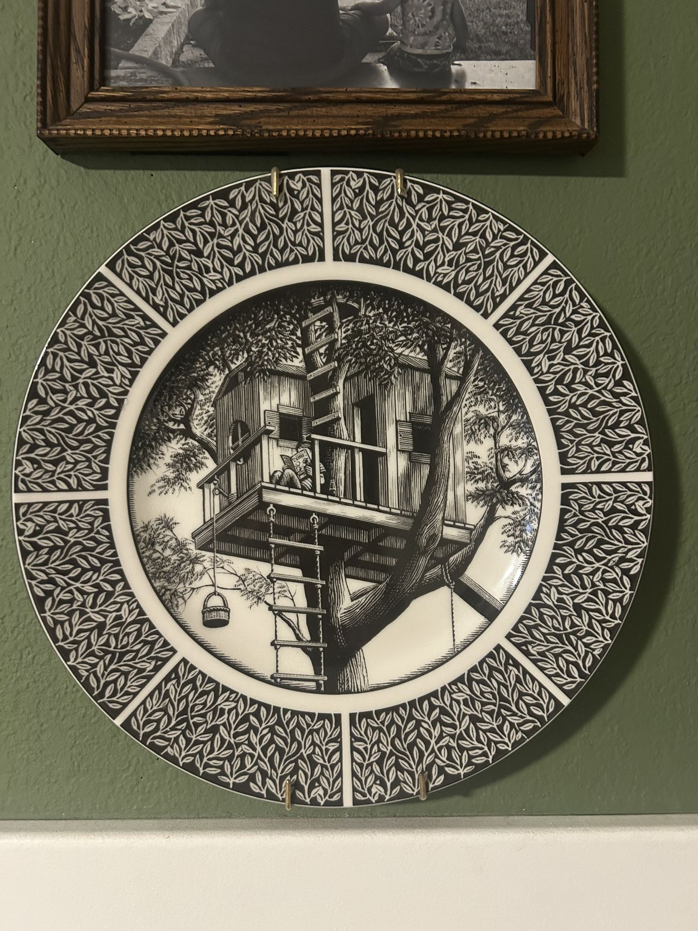 Rare Decorative Treehouse Plate