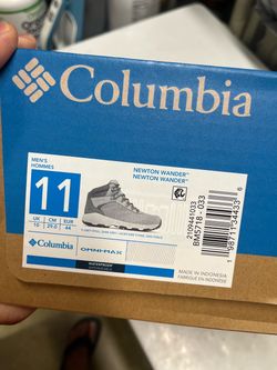 Columbia hiking boots, new