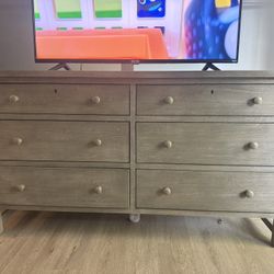 Pottery Barn 6 Drawer Dresser 