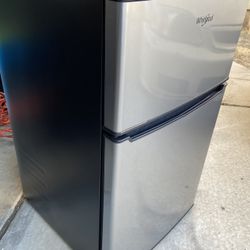 Whirlpool 3.1 ft cu Mini Refrigerator 