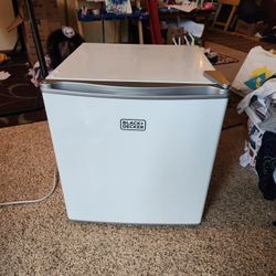 Black & Decker Mini Fridge (Vincenzo)
