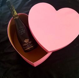 Pre Order your Valentine’s Day Gift Basket Today‼️ ANY Glass Item Can be Done ✅ Bottles, Picture Frames, Shot glasses Etc.