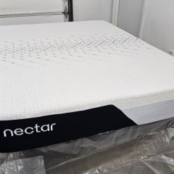 LIKE NEW! Nectar Classic Queen Mattress - Delivery Available
