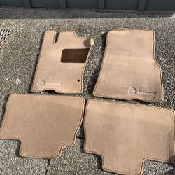 Mersedes ben’s floor mats . new 