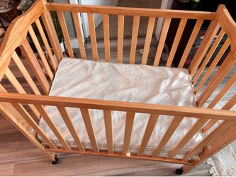 Foldable Portable Crib With Mattress