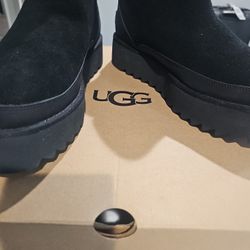  UGGS New LEATHER  Short Boots EXPENSVIE SIZE 8 