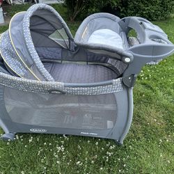 Bassinet/pack & Play