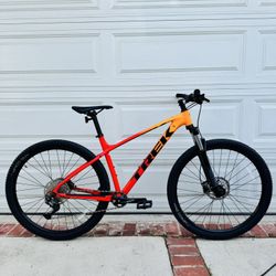 Trek Marlin 7 29er Mountain Bike Large