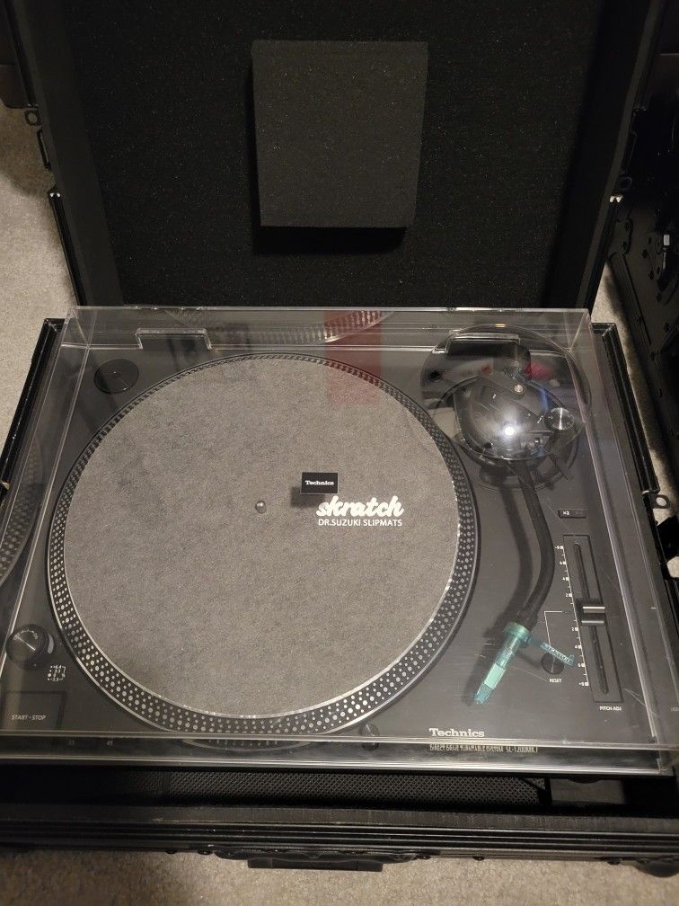Technics Turntables (2) SL-1200 MK7