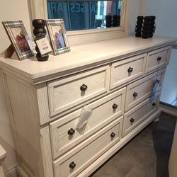 Robbinsdale Antique White Dresser
Ashley Furniture$10 Down Payment And Financing Available