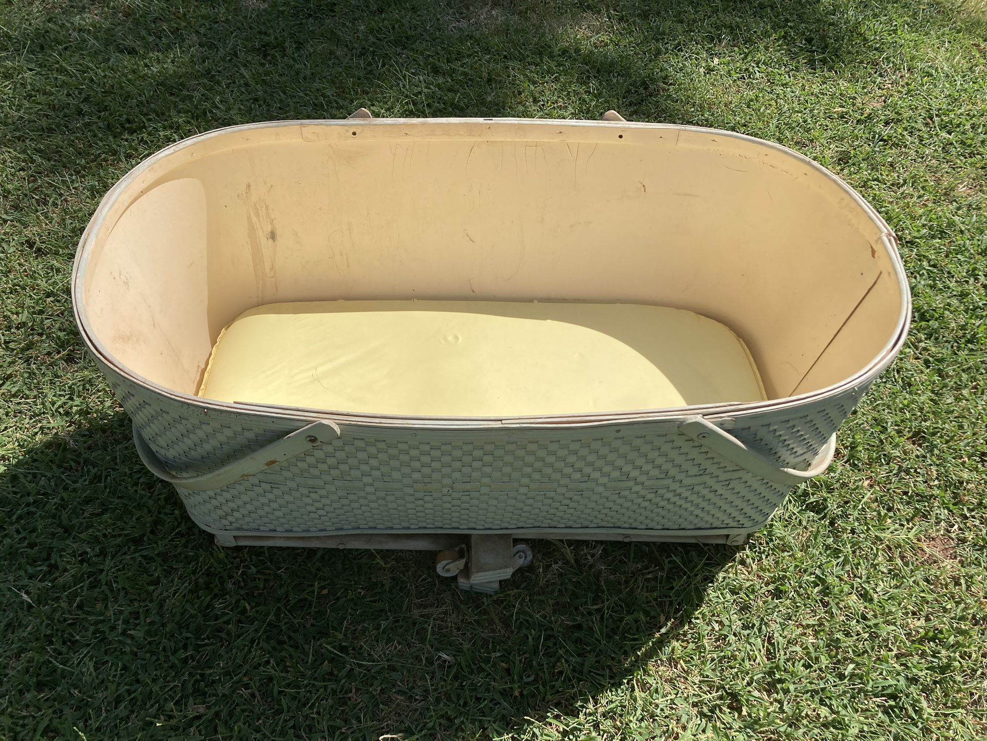 BABY BASSINET, CRIB: VINTAGE