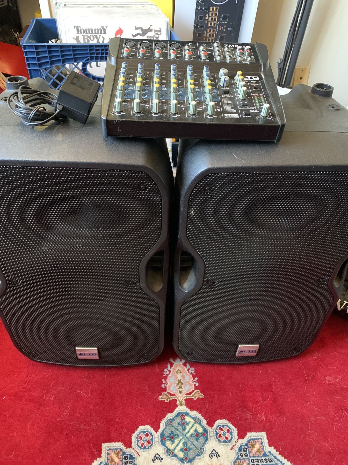 (2) Altos Powered Speakers With 8  Channel Mixer 
