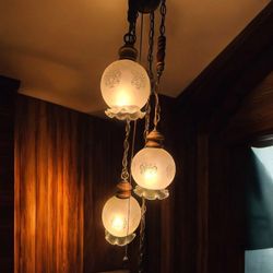 Vintage MCM Deco Walker Boho Cottage Chic Tripple Swag Hanging Frosted Etched Globes Light Fixture