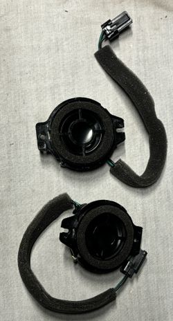 2023 Ford F250 Super Duty Front/rear Speakers