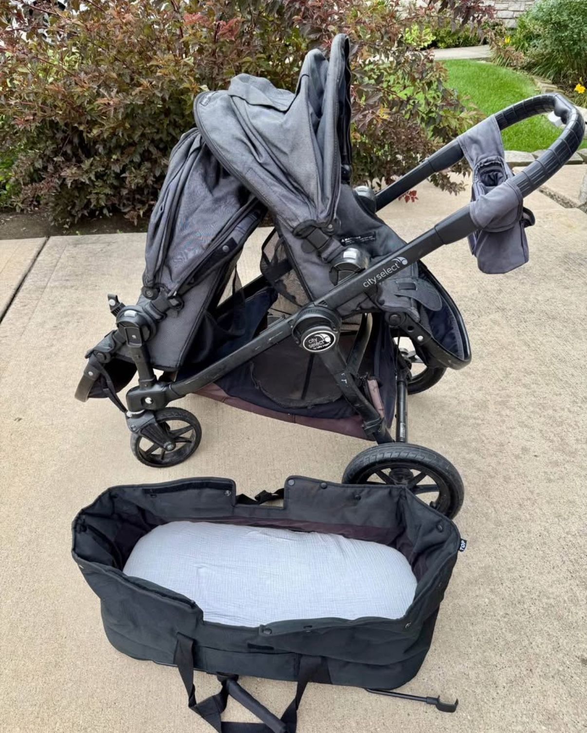 City Select Double Stroller And Bassinet 