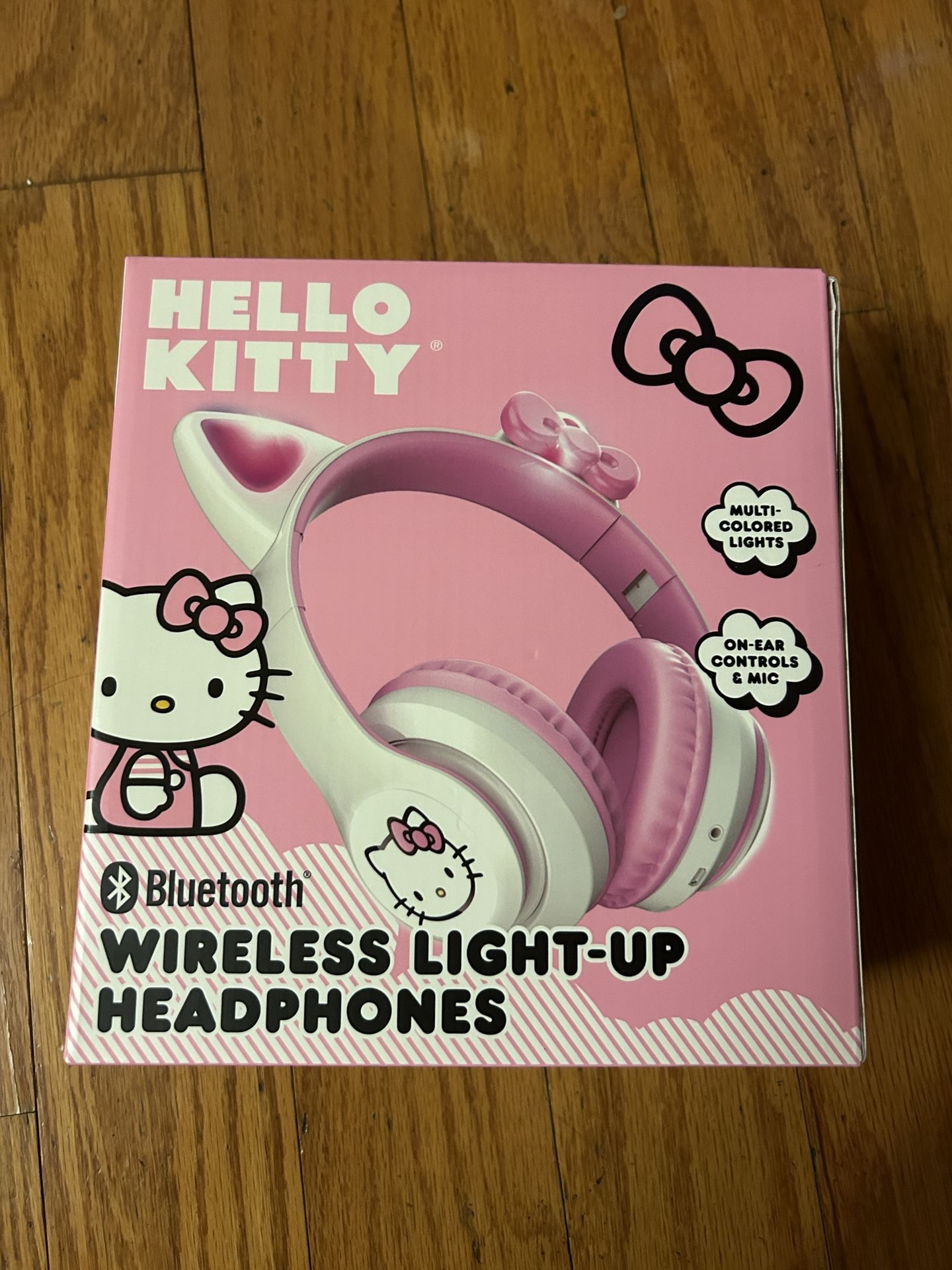 NWT Limited Edition Hello Kitty Bluetooth wireless light-up headphones