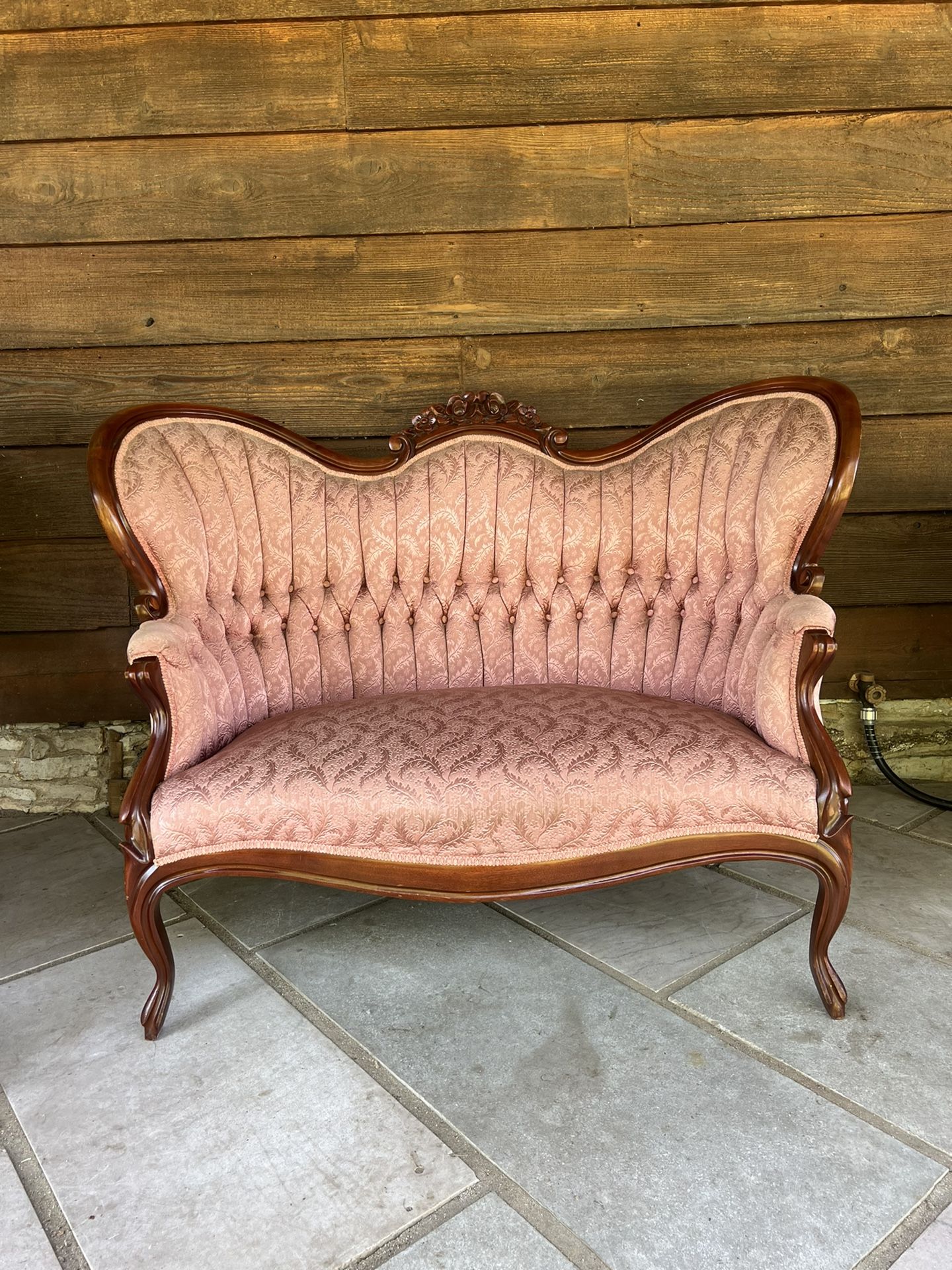 Pelham, Shell & Leckie Victorian Loveseat Settee Peach/ Pink Tufted carved Wood