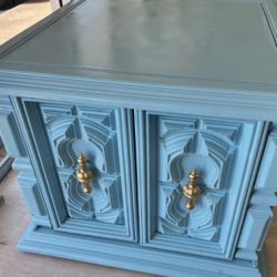 Elegant cabinet/side table 