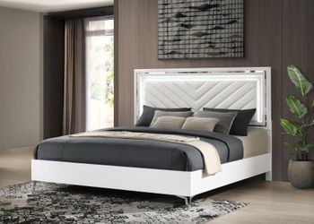 Glossy King Bed Frame with LED Lights / Cama King con Luces LED Nueva a Estrenar