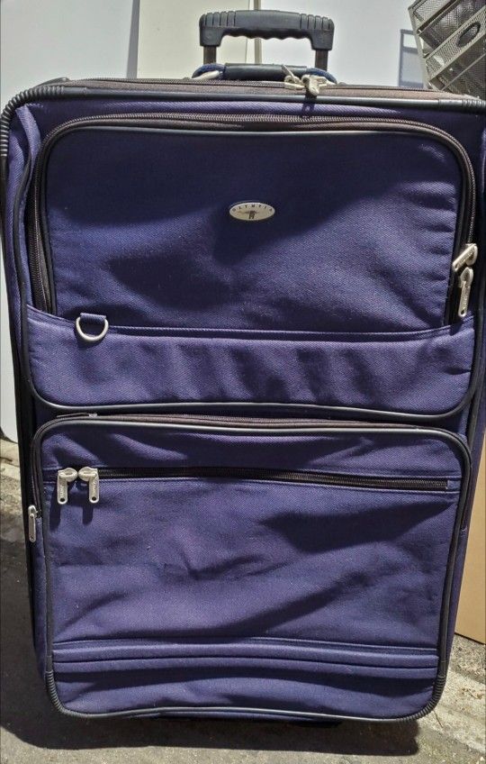 Extending Large Suitcase W/ Wheels