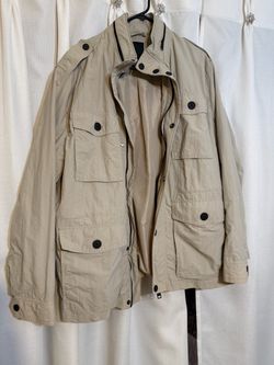 Like new tan color men’s jacket size XL nice style and tone colors !🌺