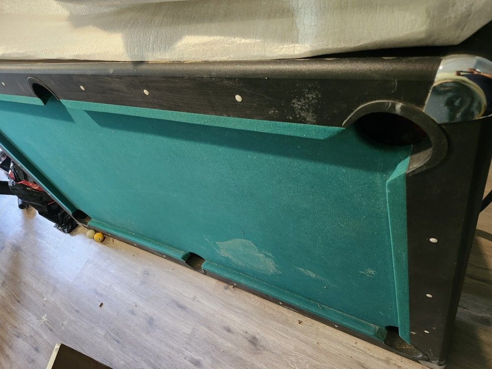 Pool Table/Converts to TABLE TENNIS ..2 FOR 1