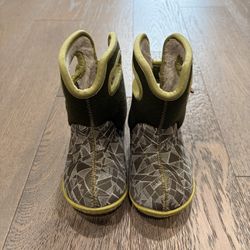 Toddler Bogs - size 7