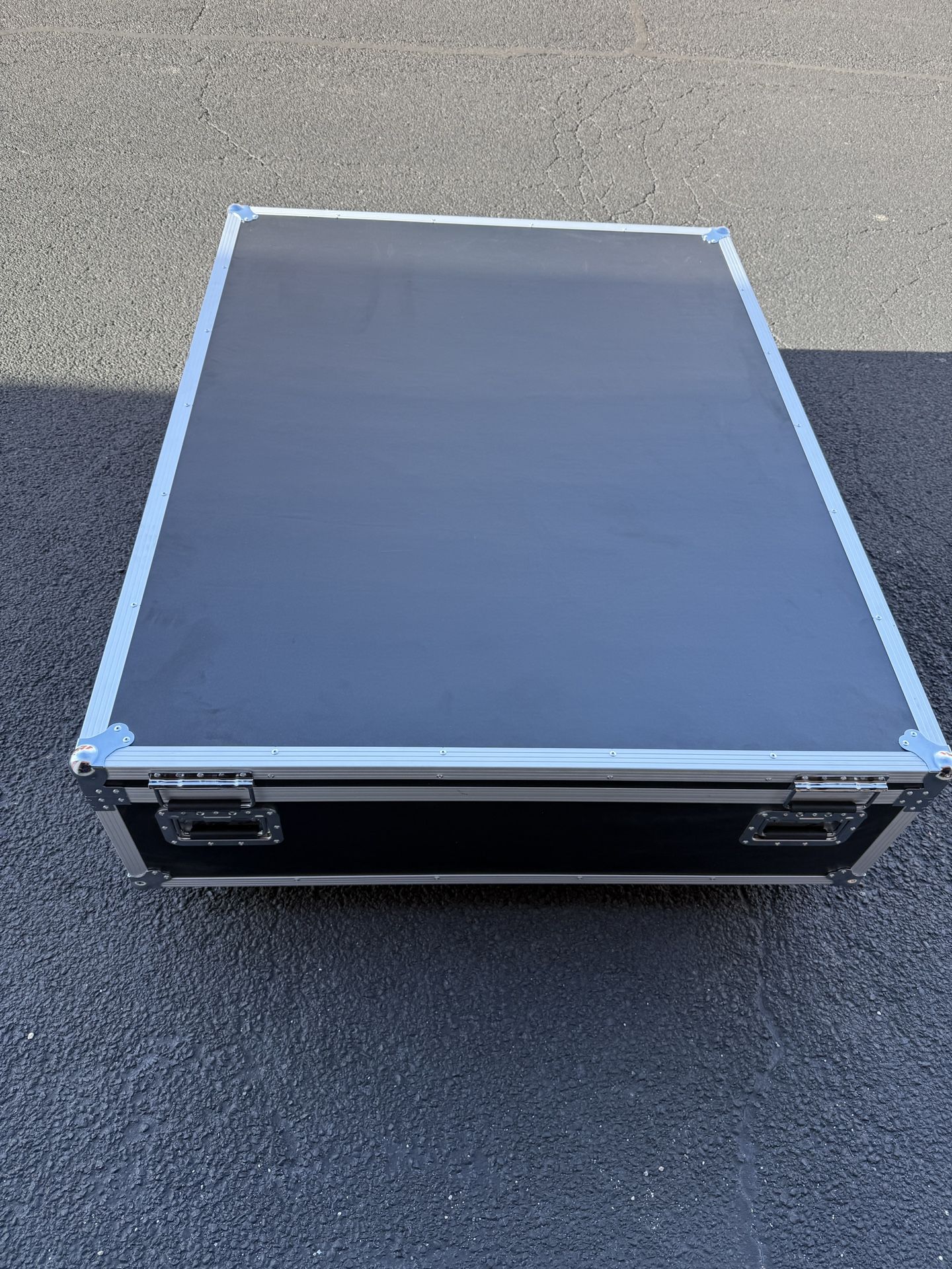 Extra Large Professional Flight Case Road Case w/ Foam – 56.5 x 45.25 x 14 in