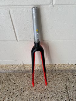 Giant carbon-fiber road-bike fork, designed for a 700c wheel with a rim brake
