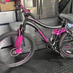 Genesis Maeve Mountain Bike, 26" Wheels