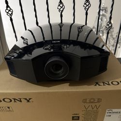 Sony Projector VPL HW45 And Lots Of Extras! 