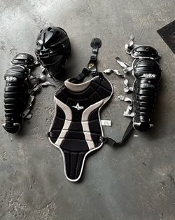 Catcher gear (youth size)