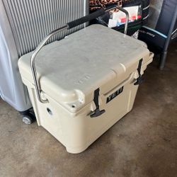 Used Yeti Roadie 20 Cooler Tan Discontinued