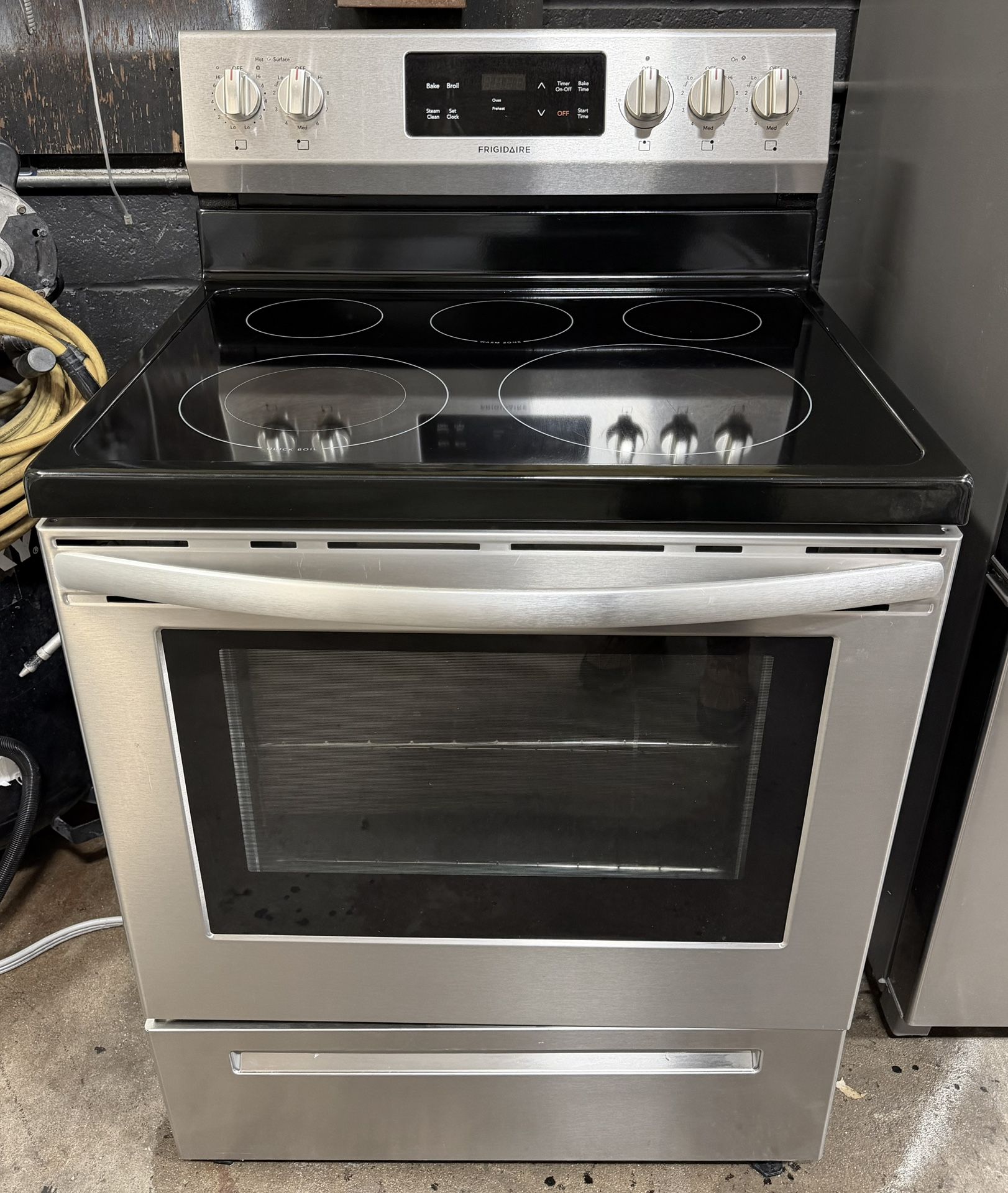 Electric Range w/5-Elements+Steam Clean