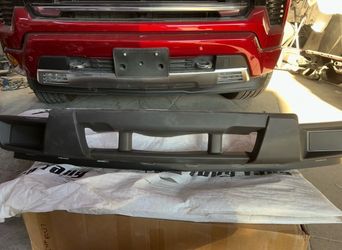 2004 Chevrolet Colorado Front Lower Bumper Cover GM1000723 AFTERMARKET