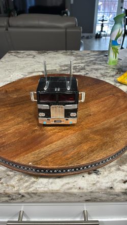 Jada Toys Transformers G1 1:24 Nemesis Prime Die-cast Car, Toys for Kids and Adults, Black