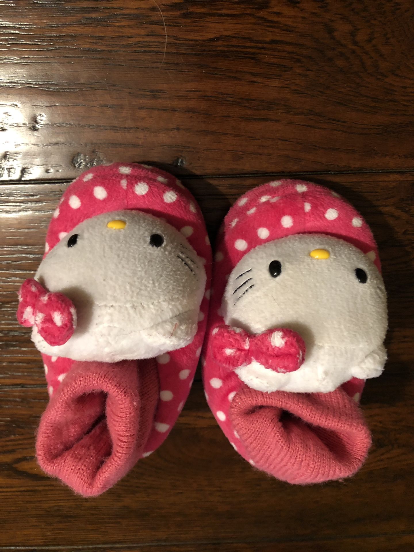 Hello kitty girl’s slippers, size S, 5-6