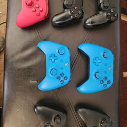 Playstation And Xbox 1 Controllers 