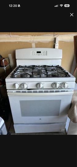 Freestanding GE 5-Burner Gas Range – Excellent Working Condition