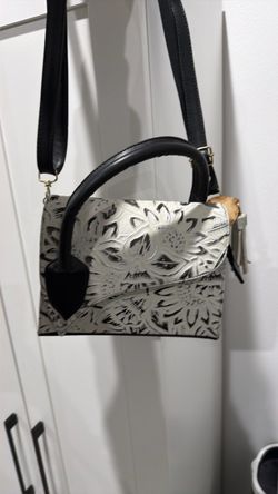 Crossbody purse