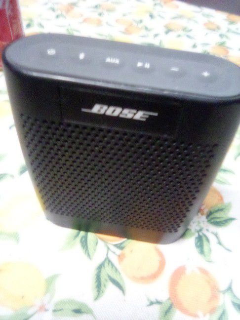 BOSE BLUETOOTH SPEAKER NO FLAWS PERFECT WORKS GREAT COMES WITH CHARGER SEE ALL PICS