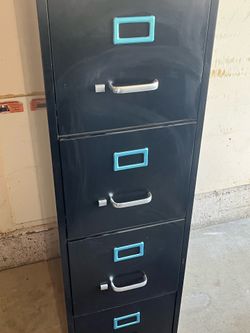 Realspace metal file cabinet