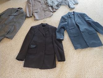 Men Suits N Gucci Shoes