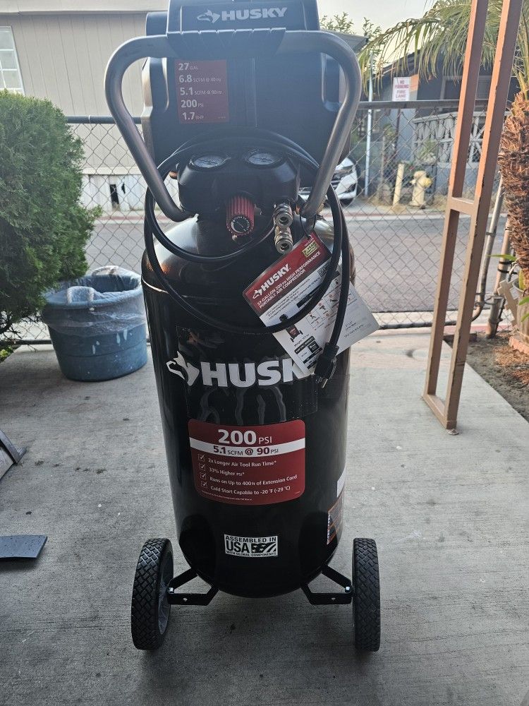 HUSKY 27- GALLON-200 PSI HIGH PERFORMANCE PORTABLE AIR COMPRESSOR BRAND NEW