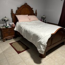 Queen Size Victorian Bedroom Set.