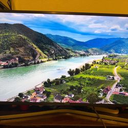 Samsung 40” 4K UHD Smart TV (UN40MU6290)